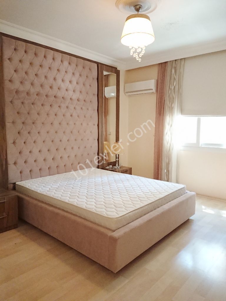 Girne Öğretmen Evi Bölgesinde Nezih Bakımlı Apartmanda  3+1 Full Eşyalı SATILIK ve KİRALIK Daire 