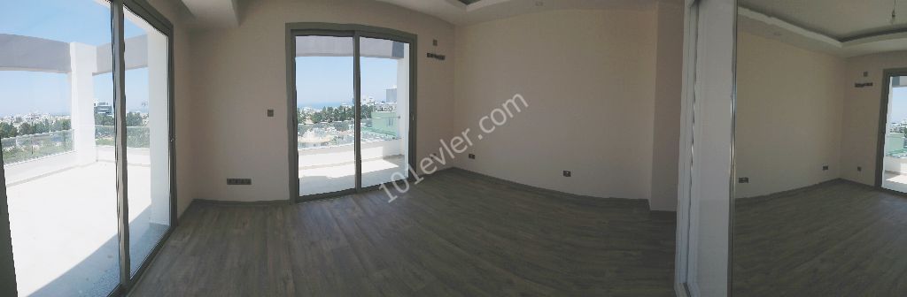 Girne Merkez'de Yeni Asansörlü Binada 360 Derece Manzara Teraslı- 3+1 Full Penthouse!