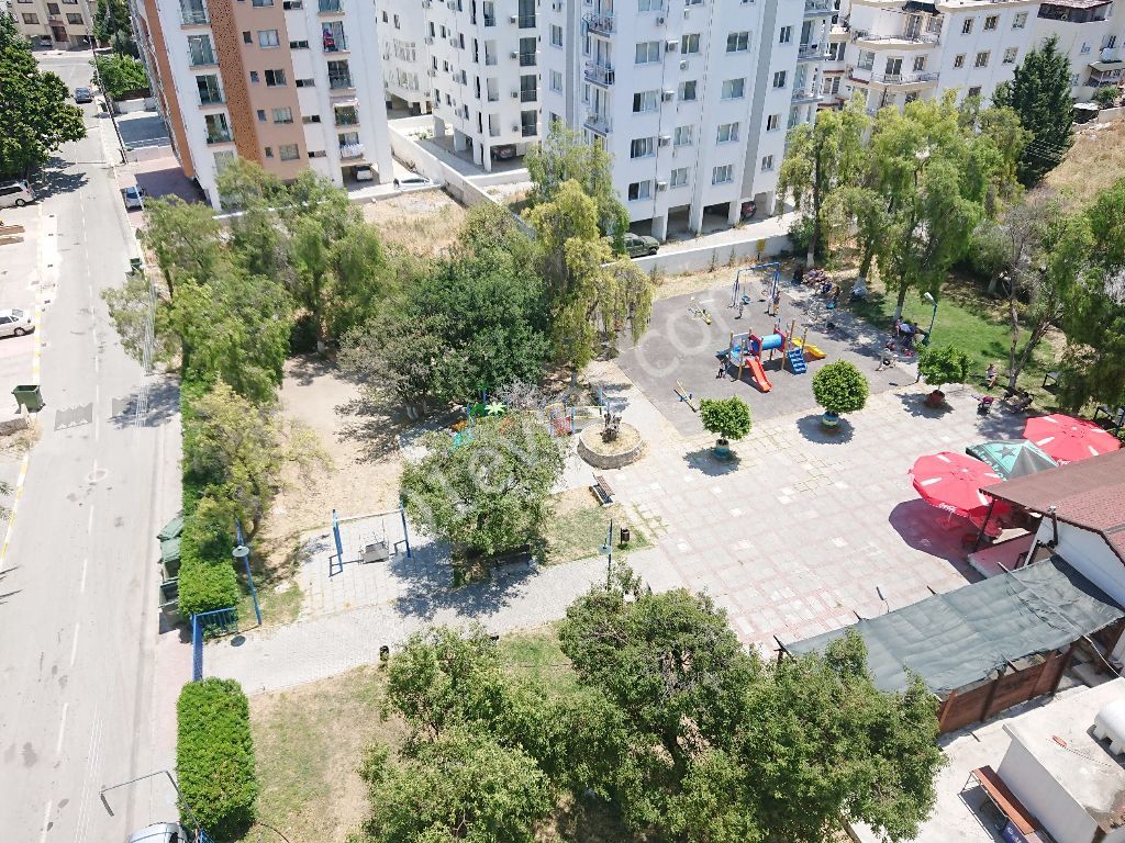 Girne Merkez'de Yeni Asansörlü Binada 360 Derece Manzara Teraslı- 3+1 Full Penthouse!