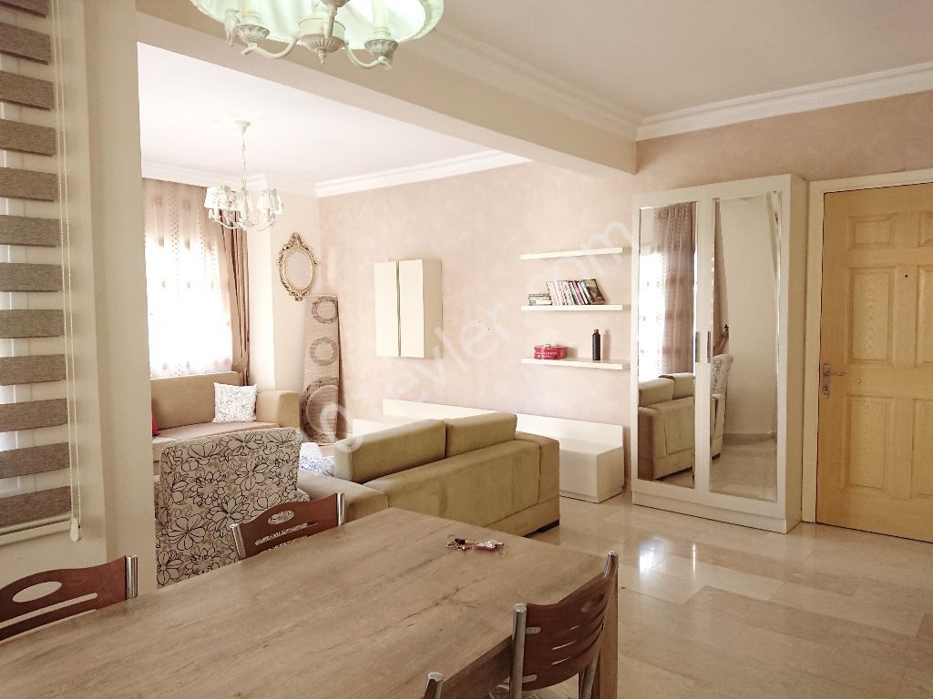 Girne Öğretmen Evi Bölgesinde Nezih Bakımlı Apartmanda 3+1 Full Eşyalı SATILIK Daire!