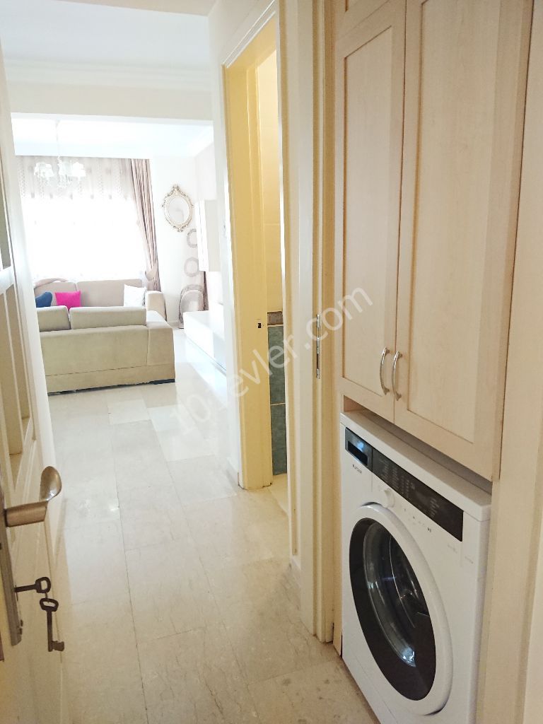 Girne Öğretmen Evi Bölgesinde Nezih Bakımlı Apartmanda 3+1 Full Eşyalı SATILIK Daire!