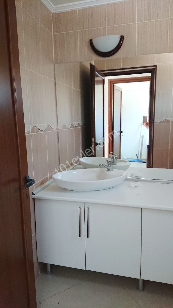 Karakum Sınırı Bellapais Çemberi Yakınında Anayol Üzeri Sendeli Bakımlı Temiz Kiralık İşyeri 