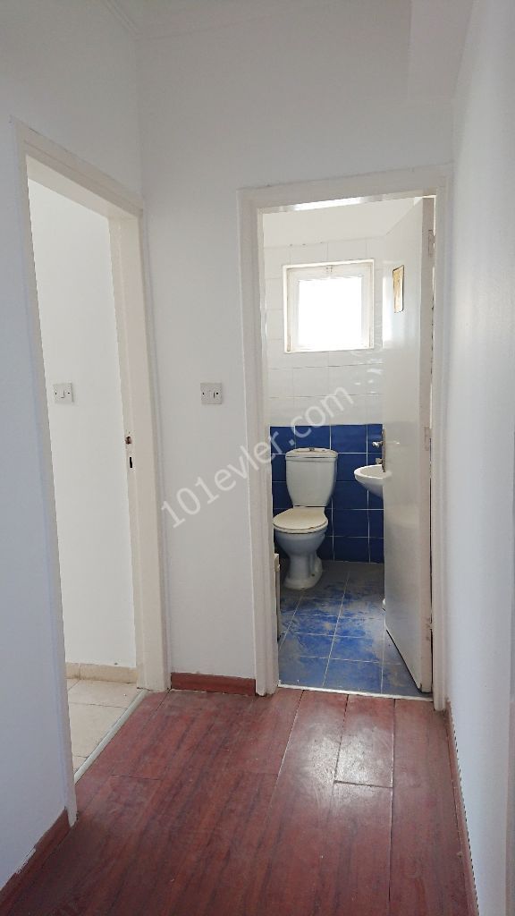 Girne Merkez'de ***KELEPİR*** 3+1 TÜRK MALI SATILIK DAİRE! 