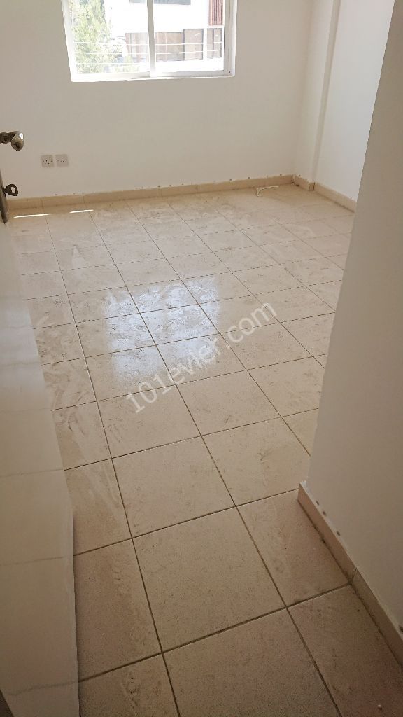 Girne Merkez'de ***KELEPİR*** 3+1 TÜRK MALI SATILIK DAİRE! 