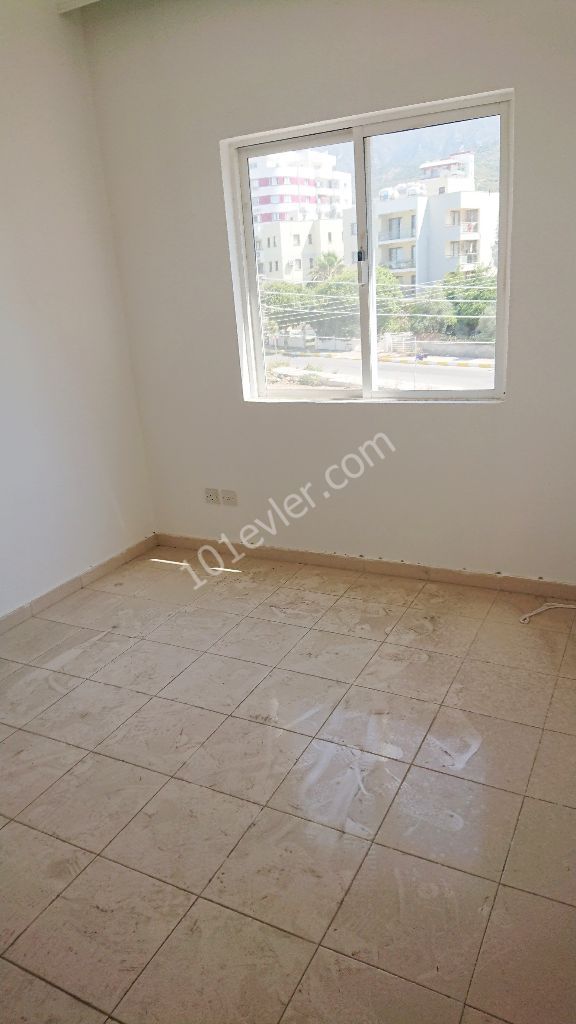 Girne Merkez'de ***KELEPİR*** 3+1 TÜRK MALI SATILIK DAİRE! 