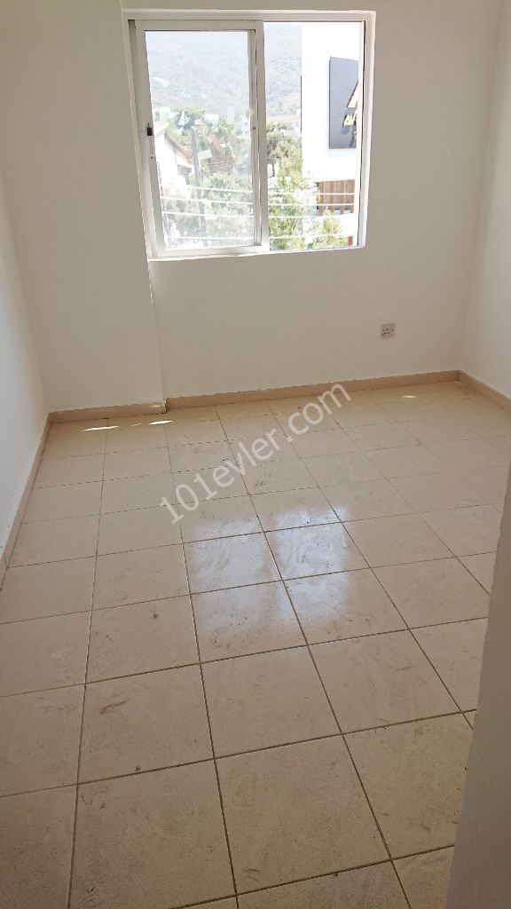 Girne Merkez'de ***KELEPİR*** 3+1 TÜRK MALI SATILIK DAİRE! 