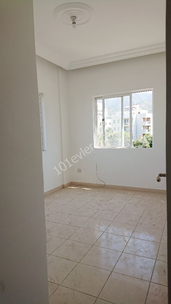 Girne Merkez'de ***KELEPİR*** 3+1 TÜRK MALI SATILIK DAİRE! 