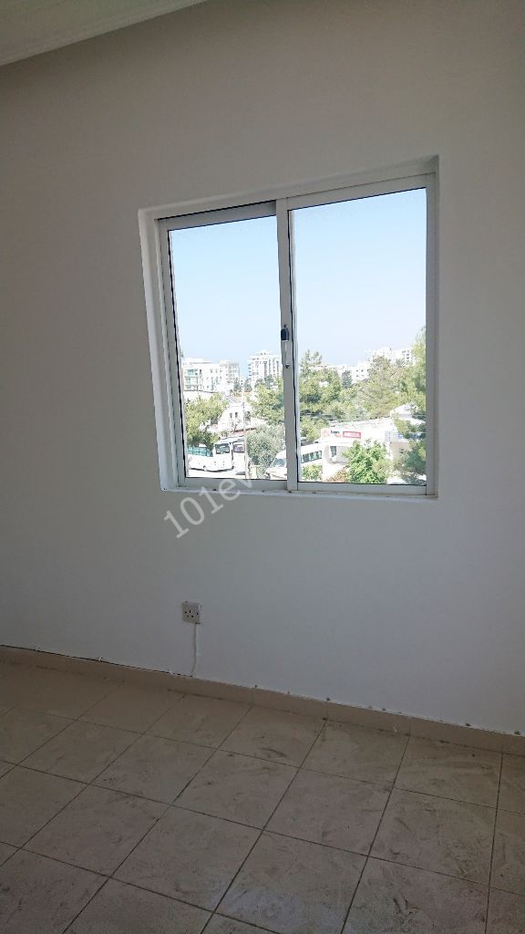 Girne Merkez'de ***KELEPİR*** 3+1 TÜRK MALI SATILIK DAİRE! 