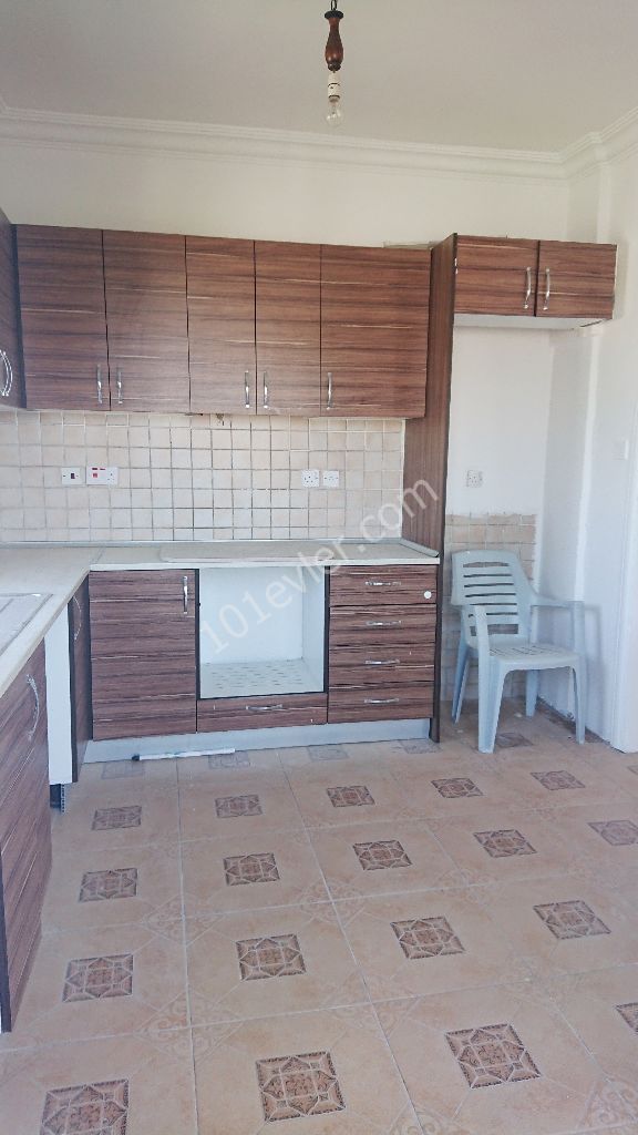 Girne Merkez'de ***KELEPİR*** 3+1 TÜRK MALI SATILIK DAİRE! 