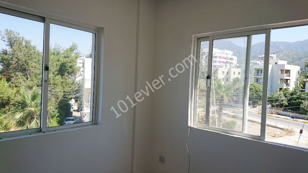 Girne Merkez'de ***KELEPİR*** 3+1 TÜRK MALI SATILIK DAİRE! 