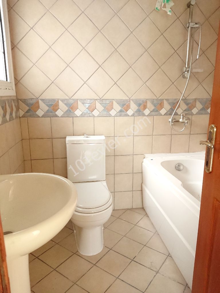 DISCOUNT! 60,000Stg! A Spacious Spacious 2 + 1 Investment 2-Bathroom APARTMENT FOR SALE in the Center of Kyrenia! ** 