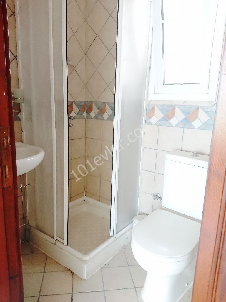 DISCOUNT! 60,000Stg! A Spacious Spacious 2 + 1 Investment 2-Bathroom APARTMENT FOR SALE in the Center of Kyrenia! ** 