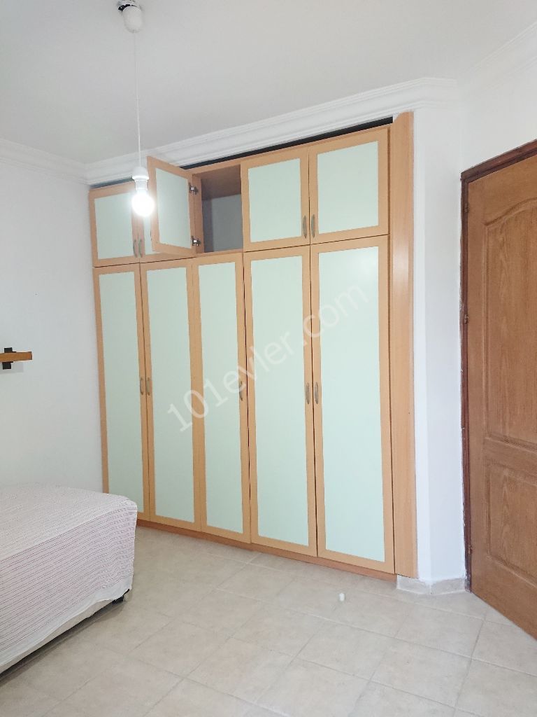 Girne'nin Ortak Havuzlu Popüler Sitesi PATARA da 1 DEPOZİTO! 3+1 Eşyalı Kiralık daire AİDAT DAHİL 3500TL! ! 