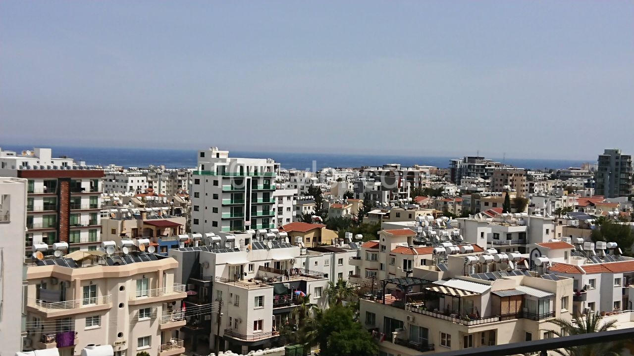 Girne Merkez'de Servis Güzergahına ve Markete Yakın, Yeni, Asansörlü binada 3+1 Kiralık Yarı Penthouse !