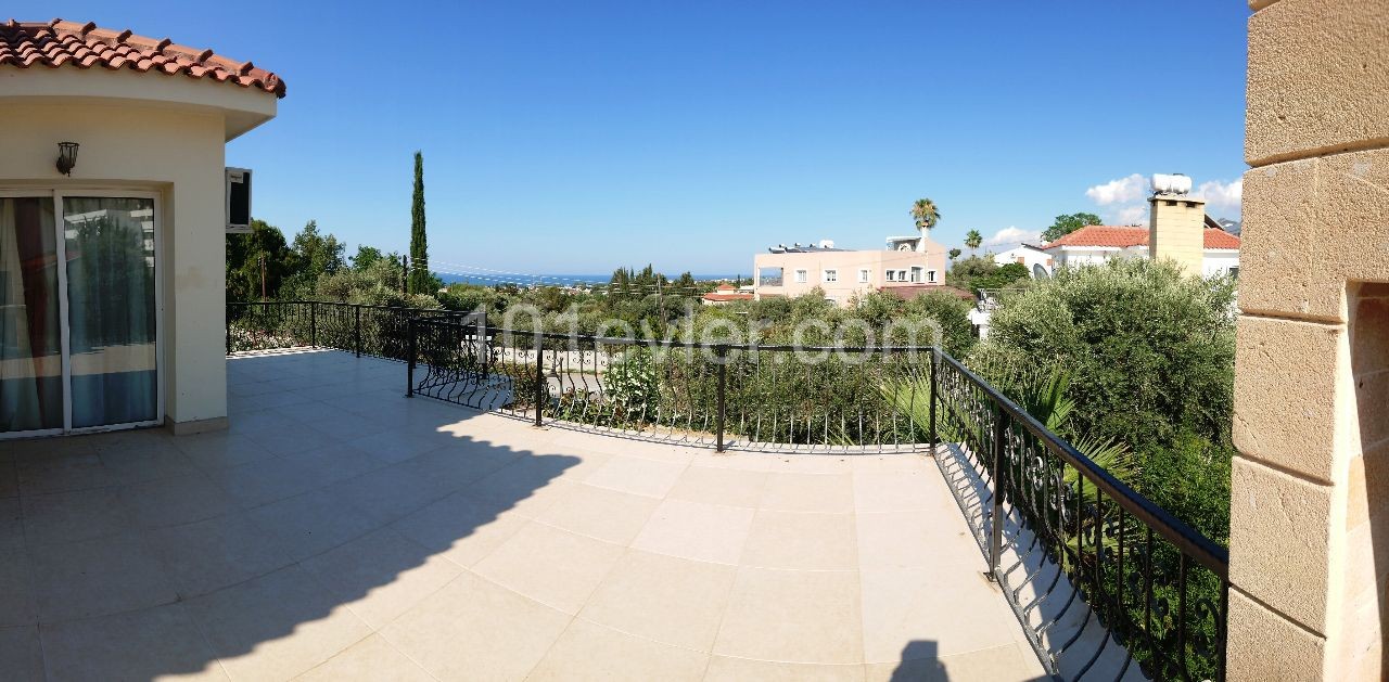 A Villa for Sale with a 3 + 1 Communal Pool with a Well-groomed Mountain Sea View in Edremit! ** 