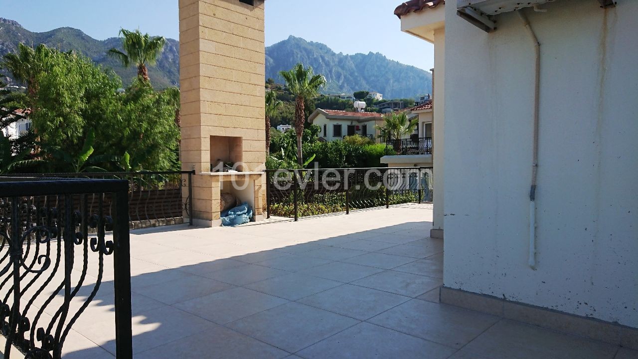 A Villa for Sale with a 3 + 1 Communal Pool with a Well-groomed Mountain Sea View in Edremit! ** 