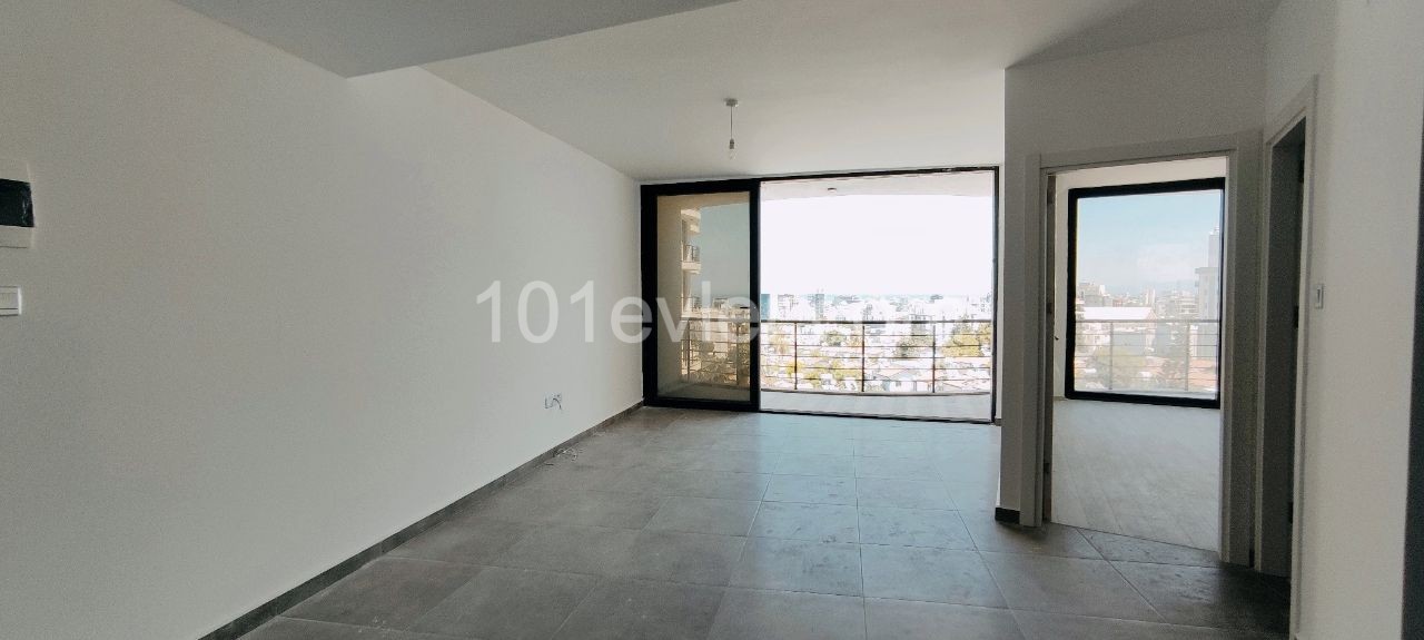 Girne'nin Çevre Yoluna Çıkan Modern Gelişmiş Bölgesinde Prestijli Yeni Rezidans Binasında Kiralık ve Satılık 1+1 