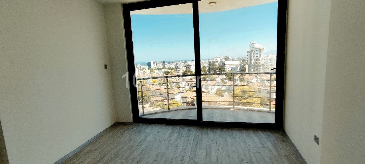 Girne'nin Çevre Yoluna Çıkan Modern Gelişmiş Bölgesinde Prestijli Yeni Rezidans Binasında Kiralık ve Satılık 1+1 