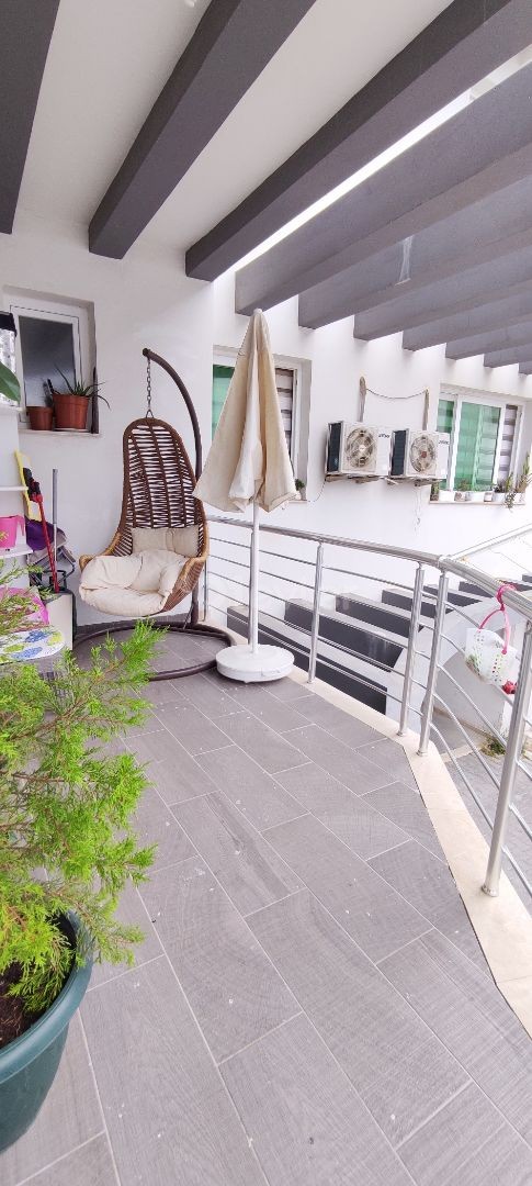 **DISCOUNTED PRICE**Super Well-Maintained Apartment for Sale with 145m2-3+1 Turkish Title in the Center of Kyrenia! ** 