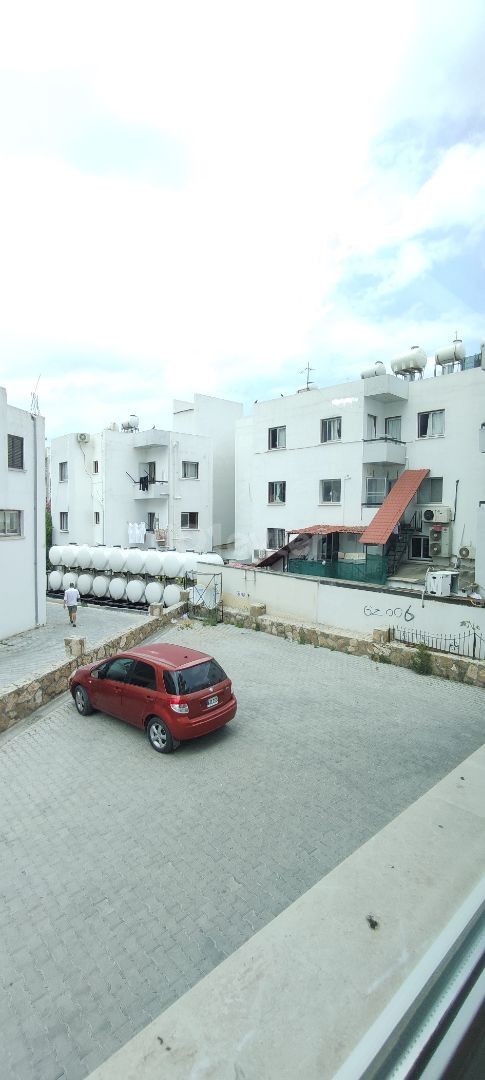 **DISCOUNTED PRICE**Super Well-Maintained Apartment for Sale with 145m2-3+1 Turkish Title in the Center of Kyrenia! ** 