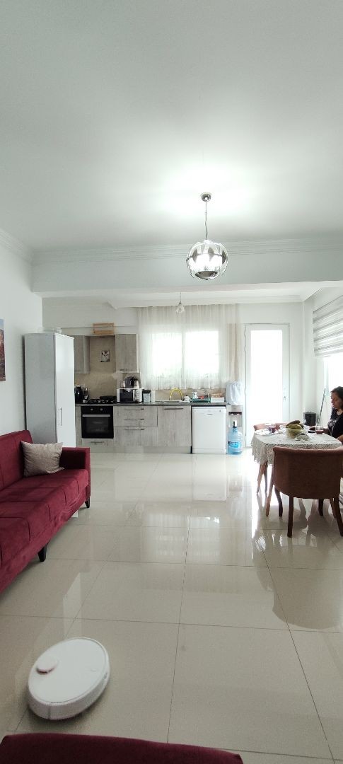 **DISCOUNTED PRICE**Super Well-Maintained Apartment for Sale with 145m2-3+1 Turkish Title in the Center of Kyrenia! ** 