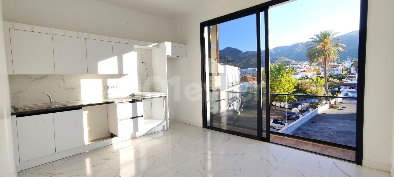 2+1 Wohnungen mit Berg / Meerblick zu verkaufen in Alsancak ab 85, 000Stg.! ** 