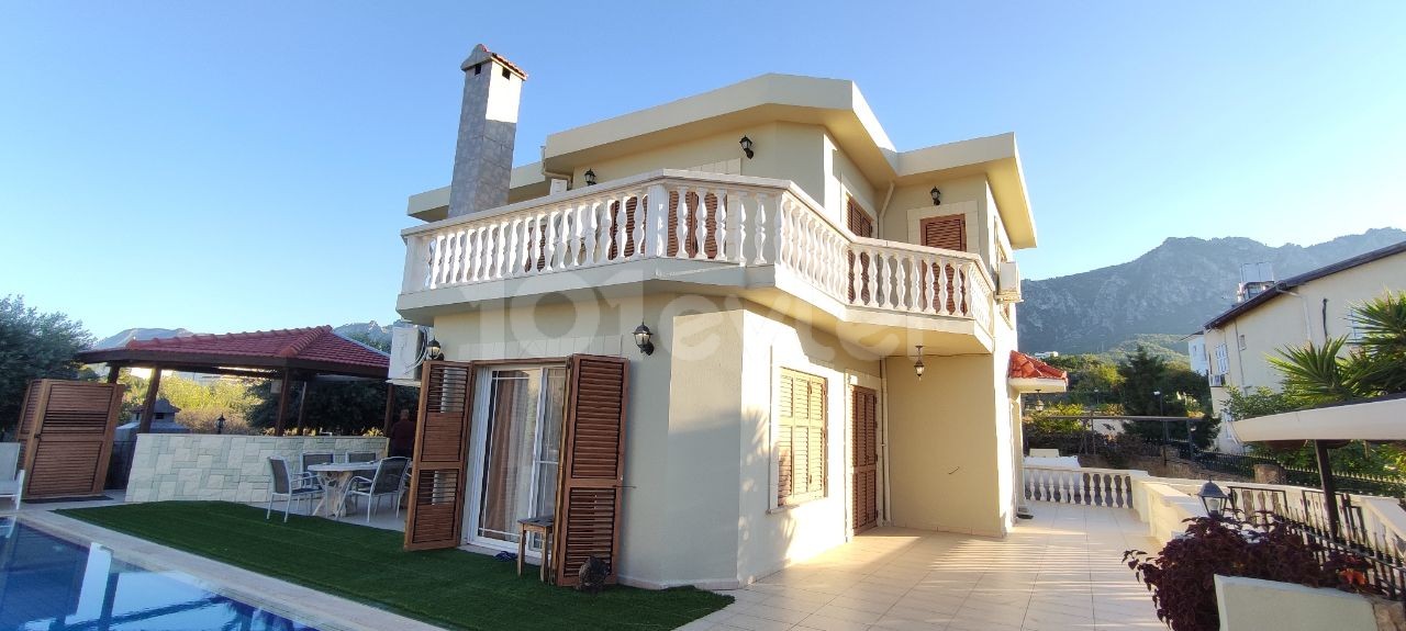 Villa with Private Pool for Rent in Edremit, 1 minute from the Ring Road