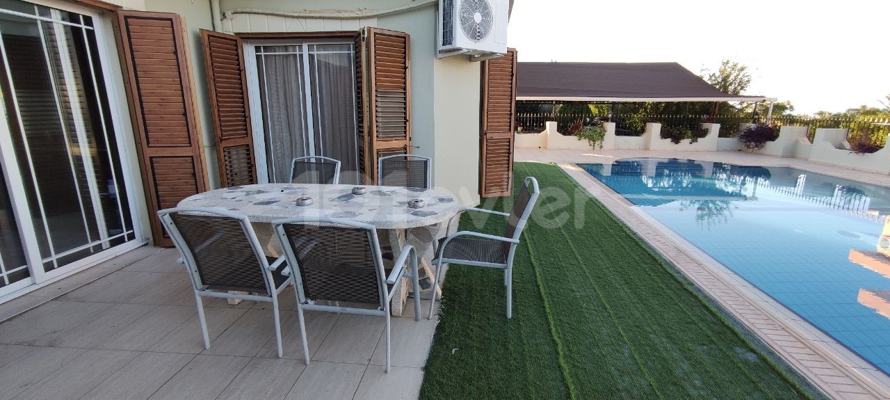 Villa with Private Pool for Rent in Edremit, 1 minute from the Ring Road