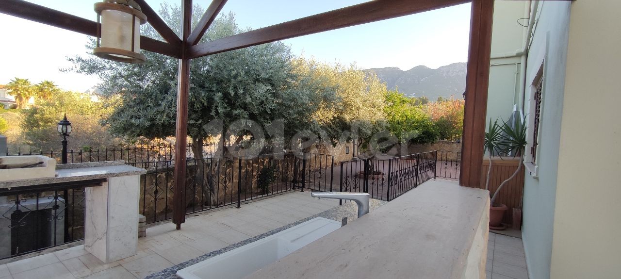 Villa with Private Pool for Rent in Edremit, 1 minute from the Ring Road