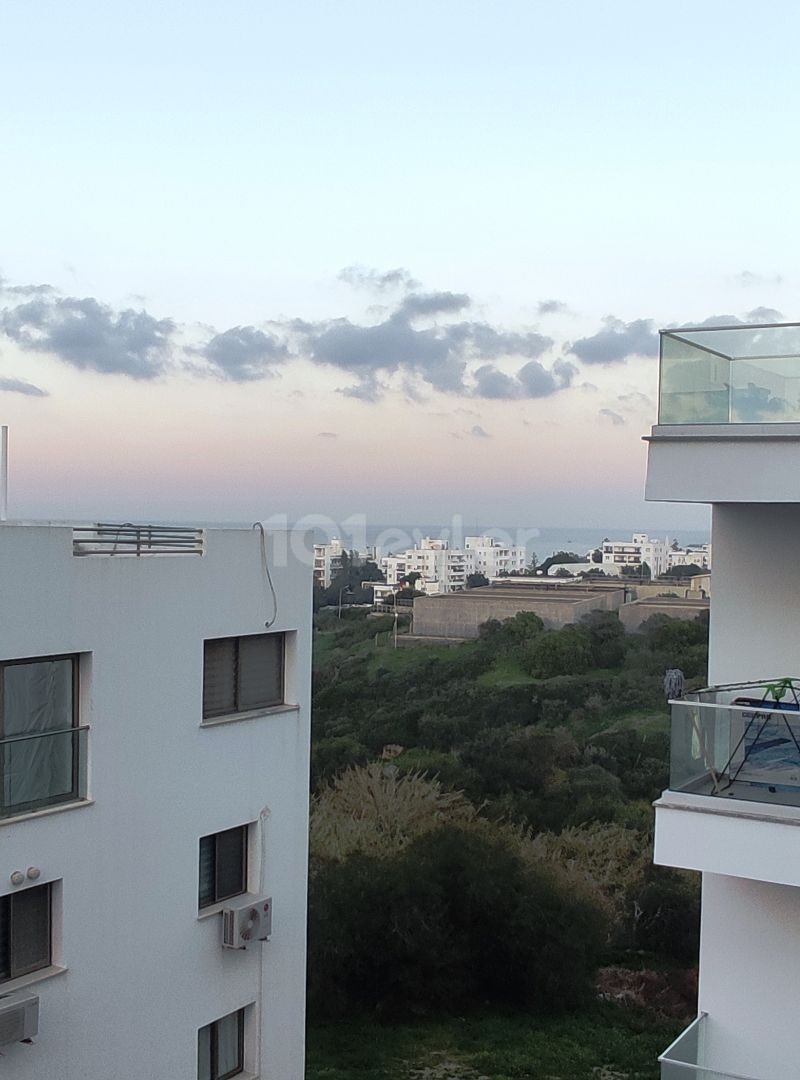 Girne Kaşgarcourt Bölgesi 1+1 Geniş Satılık Daire 