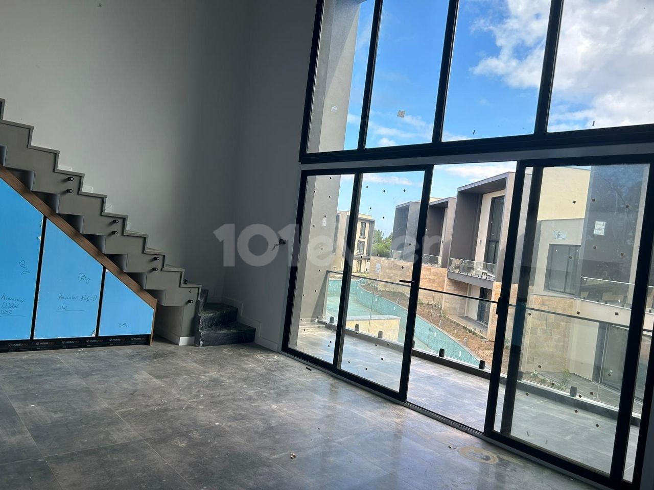 Kervansaray'da  Loft Dairelerden oluşan güvenlkli sitede Satılık 3+1 Daire 