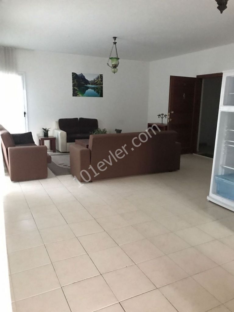 Girne merkezde- Karakumda  denize yurume mesafesinde 110 m2 esyali 2+1  daireler /  3+1  daire   / 250 m2 3+1 bahçeli ise  ( işyeri olarak kullanılabilir)