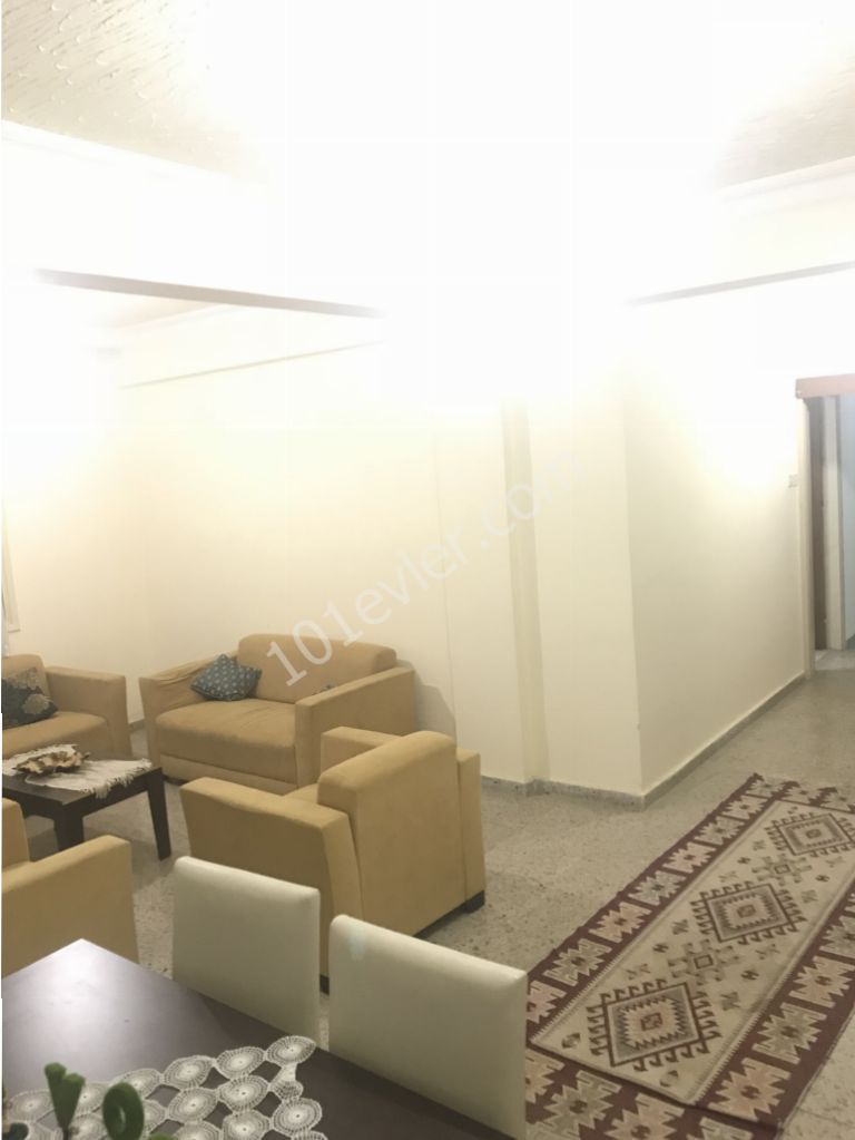 Durakların dibinde 3+1 eşyalı Lefkoşa Merit Hotel civarı Kumsal bölgesinde