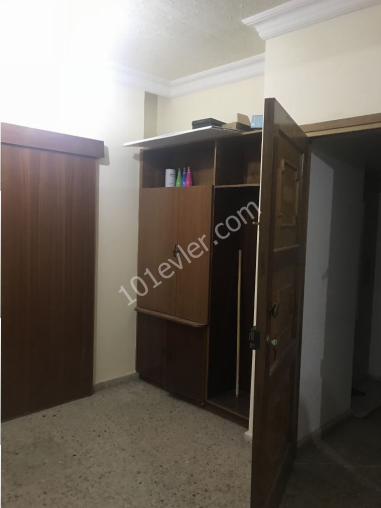 Durakların dibinde 3+1 eşyalı Lefkoşa Merit Hotel civarı Kumsal bölgesinde