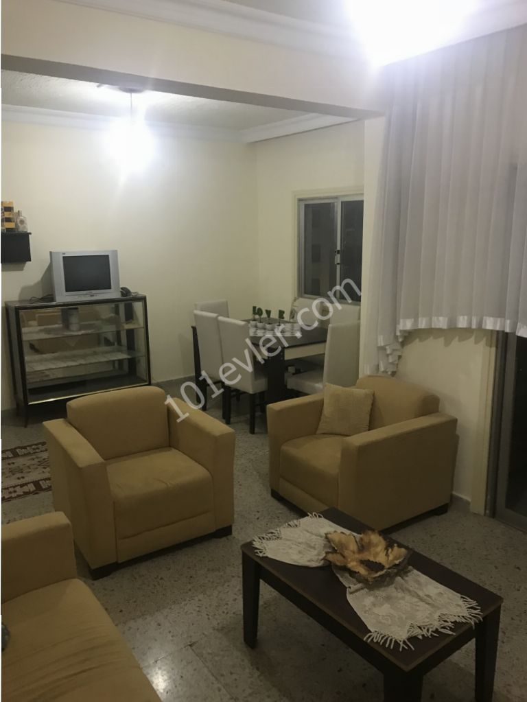 Durakların dibinde 3+1 eşyalı Lefkoşa Merit Hotel civarı Kumsal bölgesinde