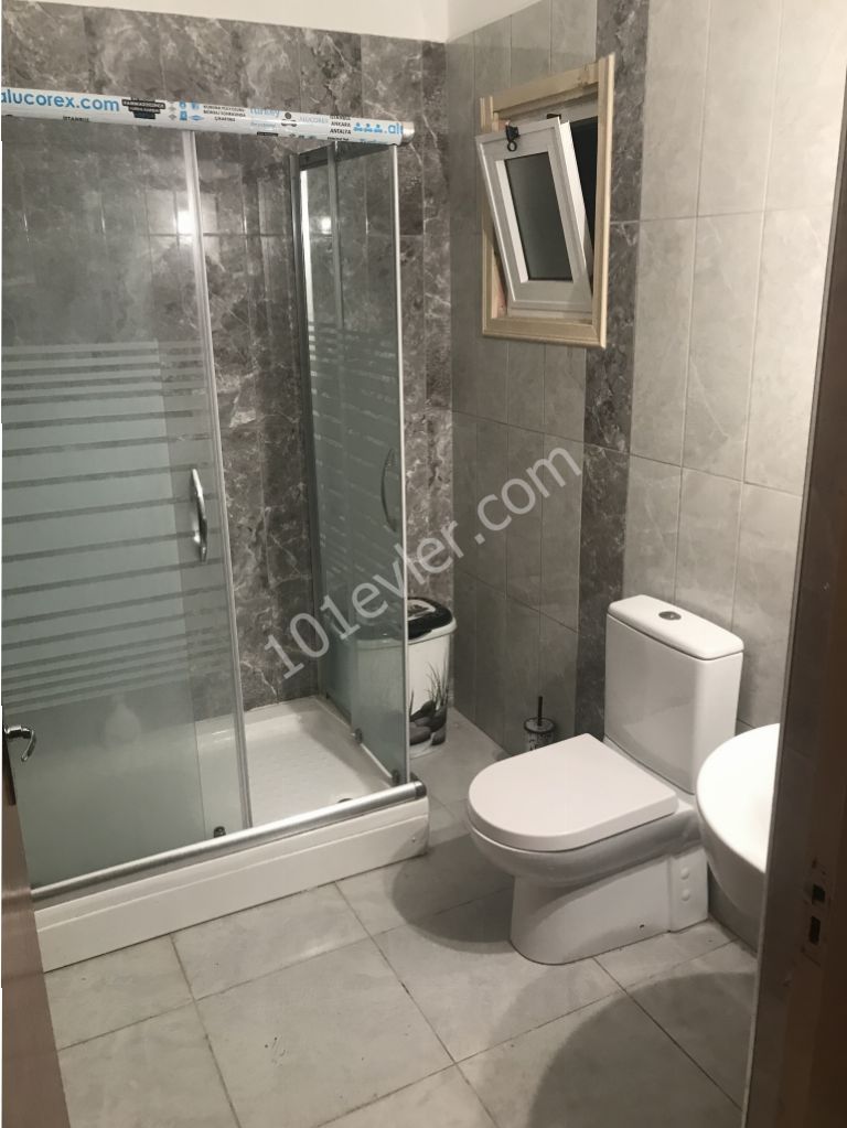 Durakların dibinde 3+1 eşyalı Lefkoşa Merit Hotel civarı Kumsal bölgesinde