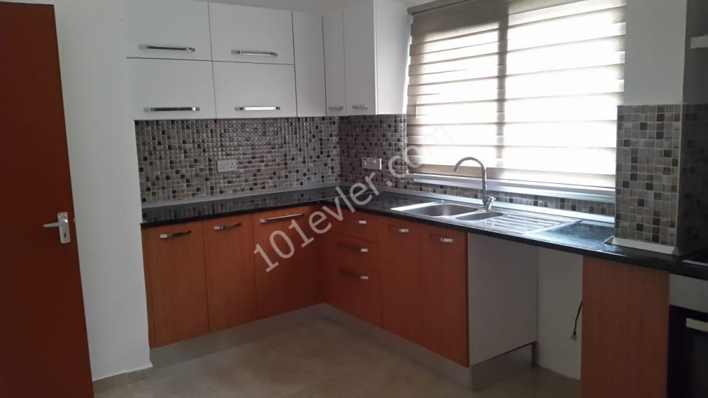 Köşklüçiftlik'te, merkezi lokasyonda, (2+1) - (115 m2) aylık kiralık eşyasız  daire...