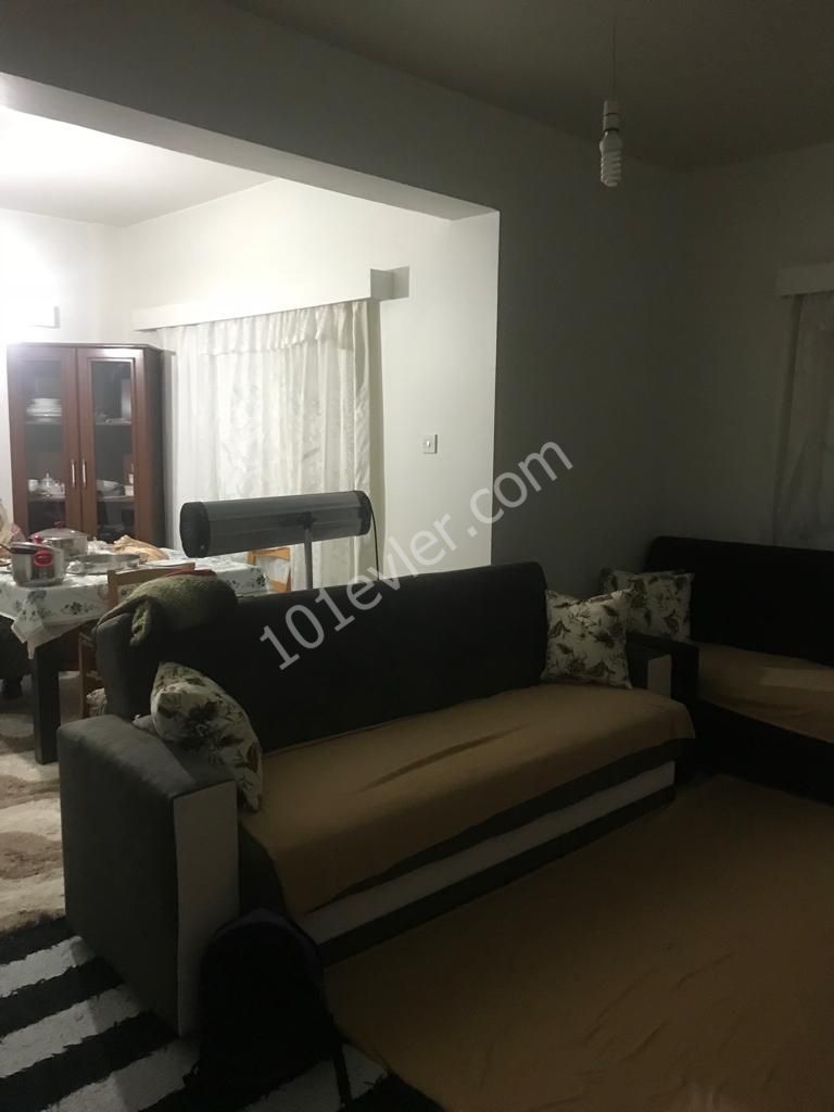 Yenikent'te (3+1)  Türk Tapulu levent Apartmanlarında  Daire ( Takasa Açık)