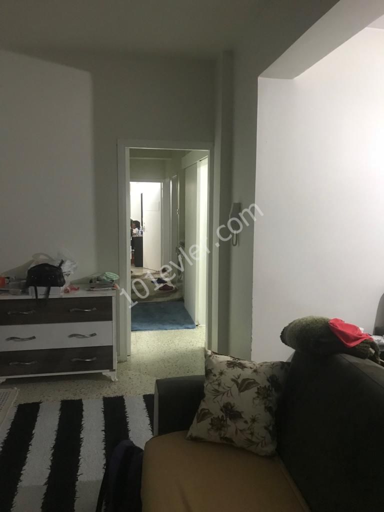 Yenikent'te (3+1)  Türk Tapulu levent Apartmanlarında  Daire ( Takasa Açık)