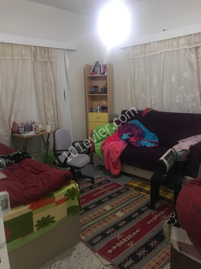 Yenikent'te (3+1)  Türk Tapulu levent Apartmanlarında  Daire ( Takasa Açık)