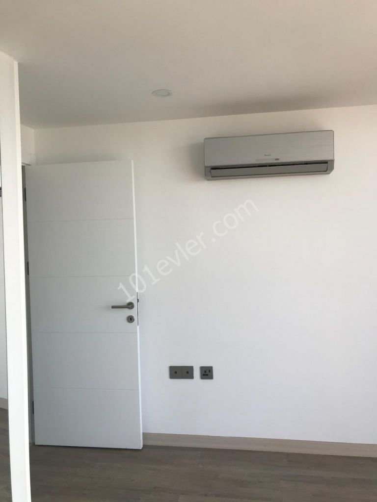 Girne Merkezde , Kendinizi Özel Hissedebileceğiniz Bir Dublex Penthouse ( 147 m2)