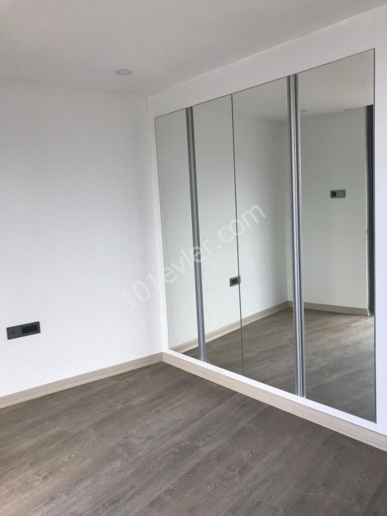 Girne Merkezde , Kendinizi Özel Hissedebileceğiniz Bir Dublex Penthouse ( 147 m2)