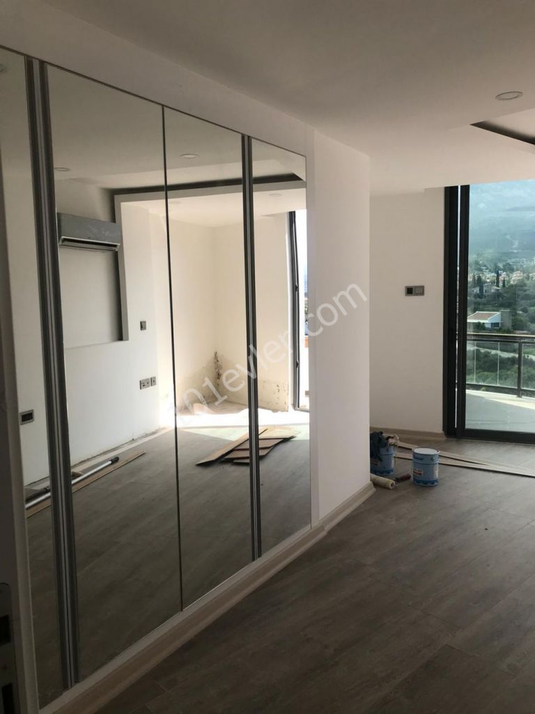 Girne Merkezde , Kendinizi Özel Hissedebileceğiniz Bir Dublex Penthouse ( 147 m2)