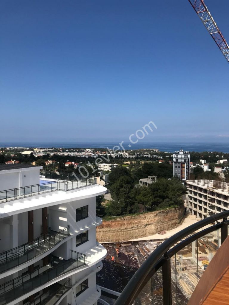 Girne Merkezde , Kendinizi Özel Hissedebileceğiniz Bir Dublex Penthouse ( 147 m2)