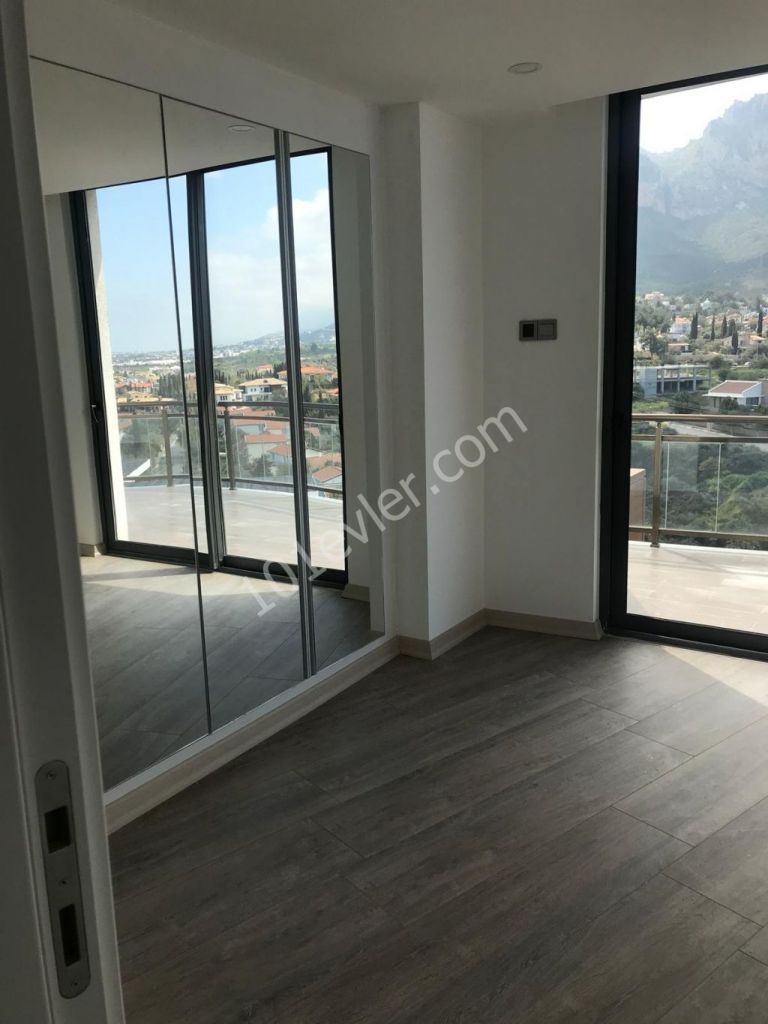 Girne Merkezde , Kendinizi Özel Hissedebileceğiniz Bir Dublex Penthouse ( 147 m2)