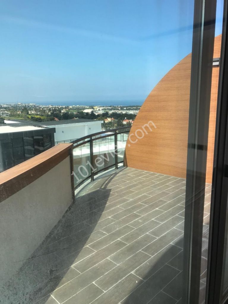 Girne Merkezde , Kendinizi Özel Hissedebileceğiniz Bir Dublex Penthouse ( 147 m2)