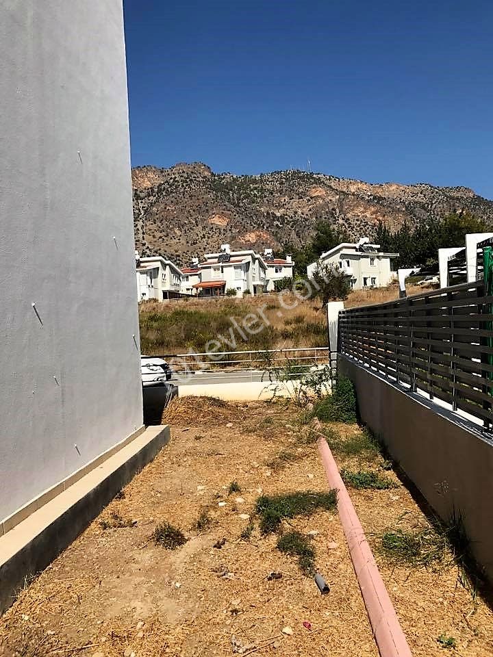 Girne Boğaz'ında   Türk Koçanlı Tapusu Hazır KDV ve Trafosu Ödenmiş Müstakil Bahçeli Villa 