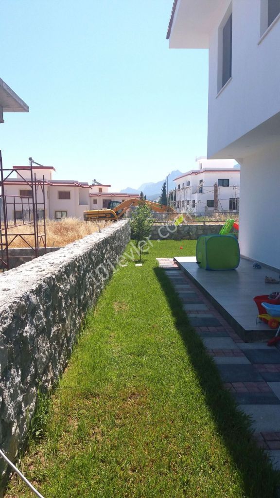 Herrliche Lage in Alsancak mit privatem Pool - (4+1) LU ① Villa / unverkennbarer Berg - / Meerblick+90 542 861 62 72 - +90 533 843 21 39 sofort bereit zum Umzug-die Urkunde ist fertig ** 