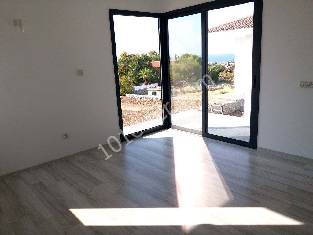 Alsancak / Yeşiltepe'de Muhteşem Lokasyonda , Lüks( 3+1)   185 m2  Özel  HAVUZLU Müstakil  Önü Kesilmez Deniz / Dağ  Manzaralı Villa  +905338432139  - +905428616272