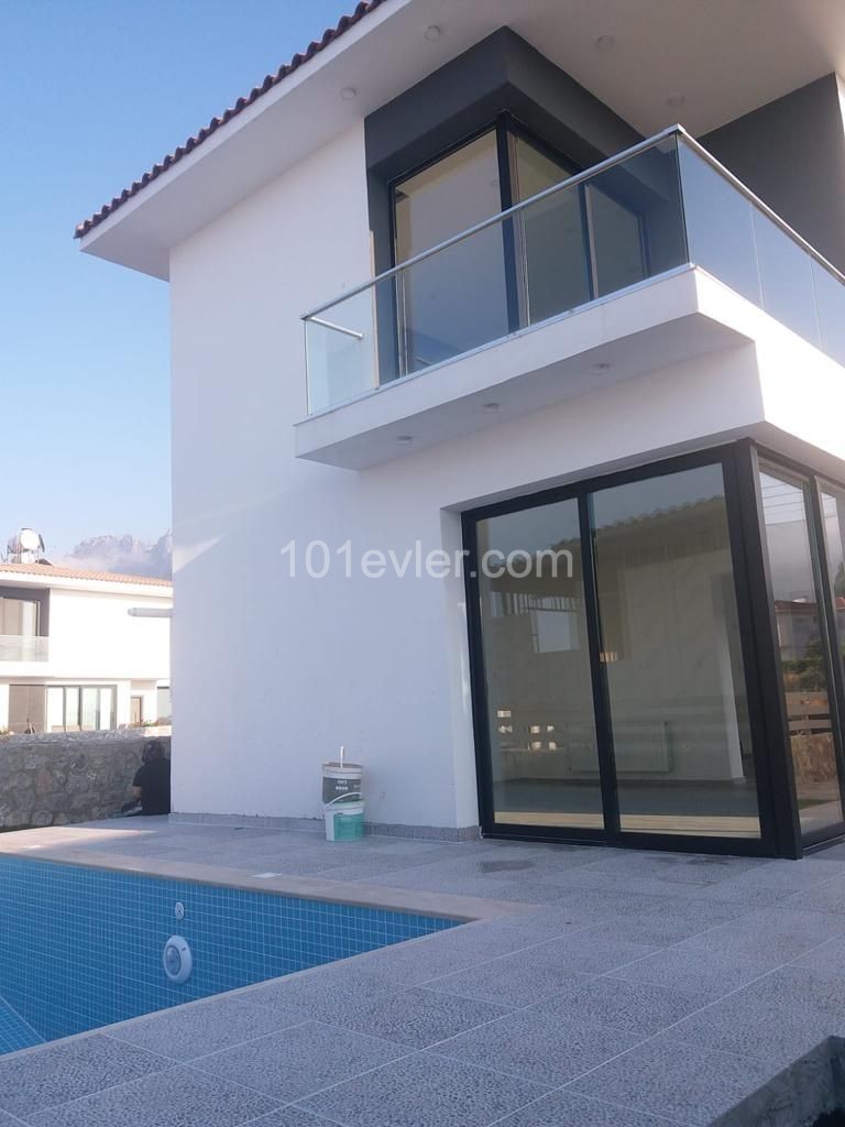 Ultra luxurios 3+1  ( 185 m2) Villas ( with swimming pool) in Yeşiltepe / Alsancak     - +905338432139  -  05428616272